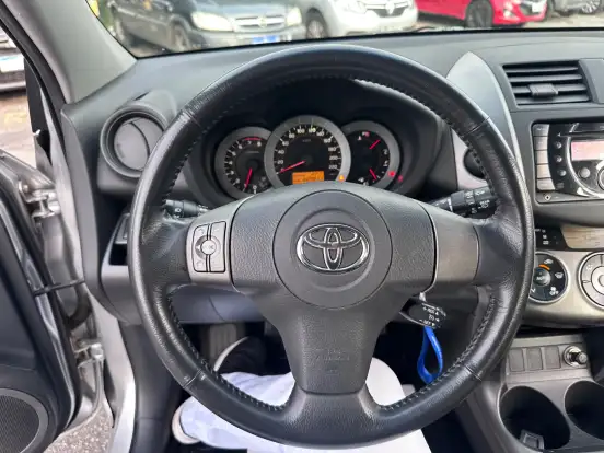 TOYOTA-RAV4-2.4 4X2 16V GASOLINA 4P AUTOMÁTICO TOYOTA-RAV4-2011