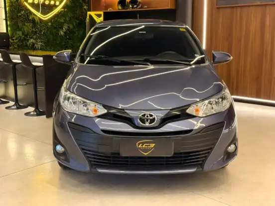 TOYOTA-YARIS-2019