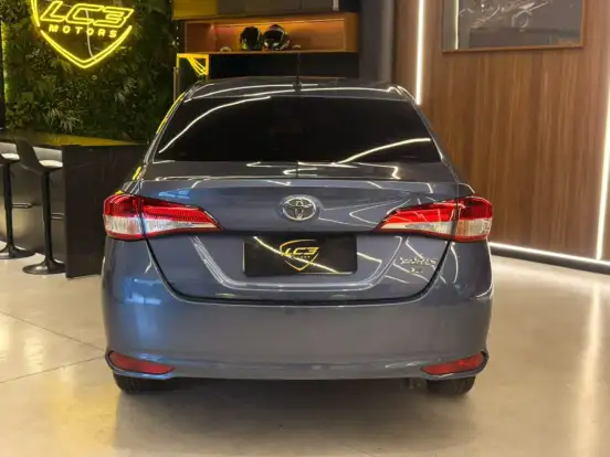 TOYOTA-YARIS-2019