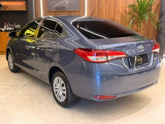 TOYOTA-YARIS-2019