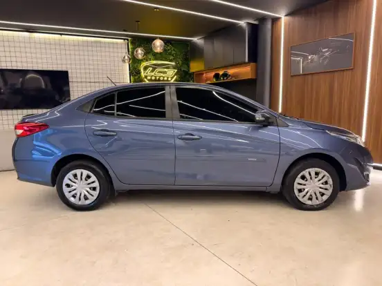 TOYOTA-YARIS-2019