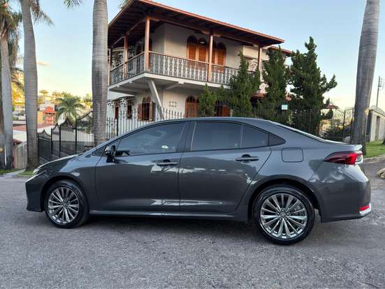 TOYOTA-COROLLA-2024