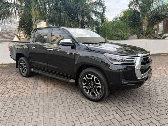 TOYOTA HILUX 2.8 D-4D TURBO DIESEL CD SRX 4X4 AUTOMÁTICO