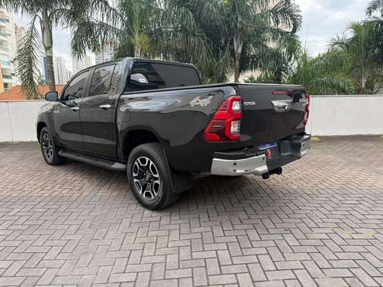 TOYOTA-HILUX-2.8 D-4D TURBO DIESEL CD SRX 4X4 AUTOMÁTICO TOYOTA-HILUX-2021