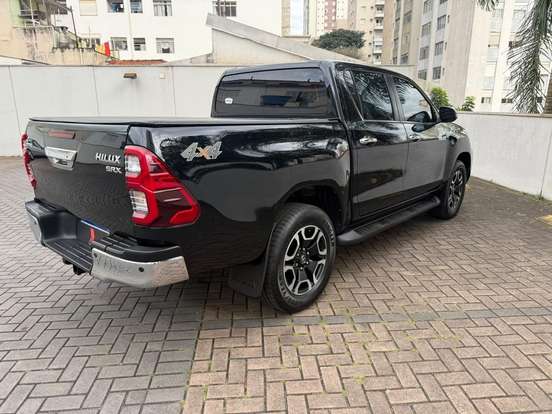 TOYOTA-HILUX-2.8 D-4D TURBO DIESEL CD SRX 4X4 AUTOMÁTICO TOYOTA-HILUX-2021