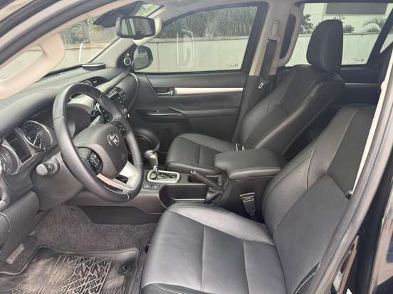 TOYOTA-HILUX-2.8 D-4D TURBO DIESEL CD SRX 4X4 AUTOMÁTICO TOYOTA-HILUX-2021