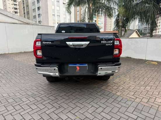 TOYOTA-HILUX-2.8 D-4D TURBO DIESEL CD SRX 4X4 AUTOMÁTICO TOYOTA-HILUX-2021