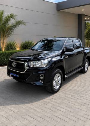 TOYOTA HILUX 2.8 SR 4X4 CD 16V DIESEL 4P AUTOMÁTICO
