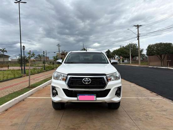 TOYOTA-HILUX-2019