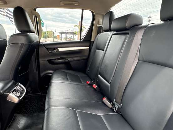 TOYOTA-HILUX-2019