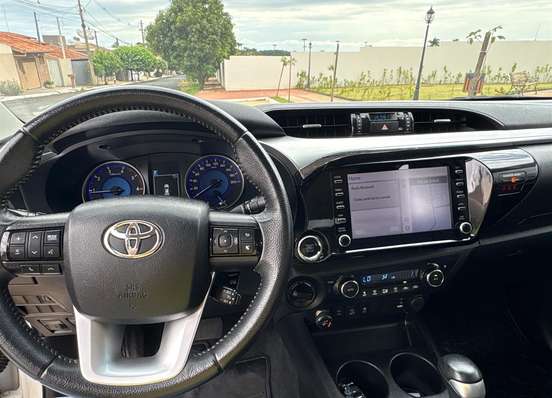 TOYOTA-HILUX-2019