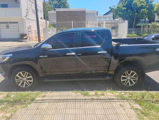 TOYOTA-HILUX-2.8 SRX 4X4 CD 16V DIESEL 4P AUTOMÁTICO TOYOTA-HILUX-2016