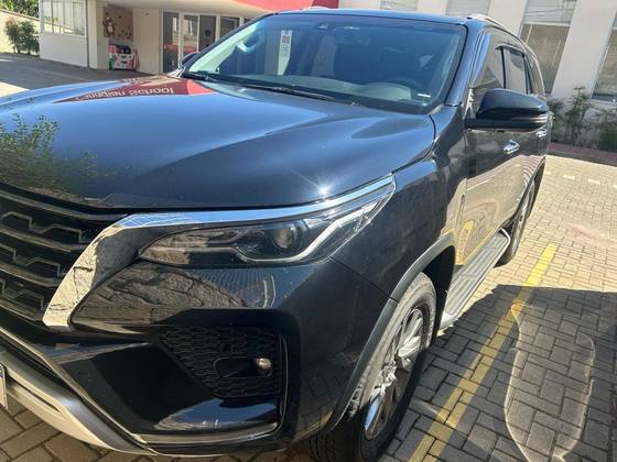TOYOTA HILUX SW4 2.8 D-4D TURBO DIESEL SRX 7L 4X4 AUTOMÁTICO