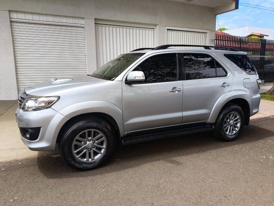 TOYOTA HILUX SW4 3.0 SRV 4X4 16V TURBO INTERCOOLER DIESEL 4P AUTOMÁTICO