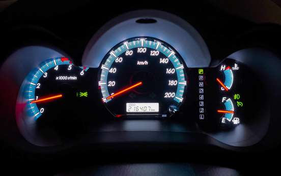 TOYOTA-HILUX SW4-2015