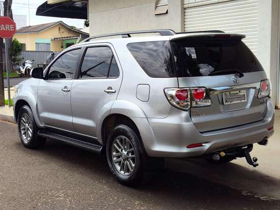 TOYOTA-HILUX SW4-3.0 SRV 4X4 16V TURBO INTERCOOLER DIESEL 4P AUTOMÁTICO TOYOTA-HILUX SW4-2015