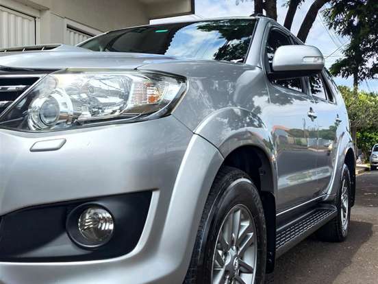 TOYOTA-HILUX SW4-3.0 SRV 4X4 16V TURBO INTERCOOLER DIESEL 4P AUTOMÁTICO TOYOTA-HILUX SW4-2015