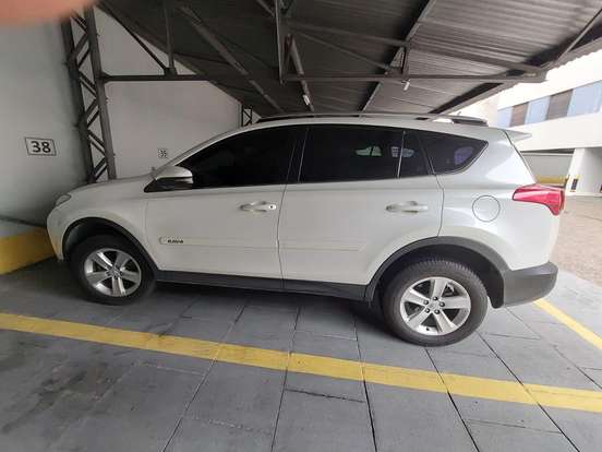 TOYOTA-RAV4-2013