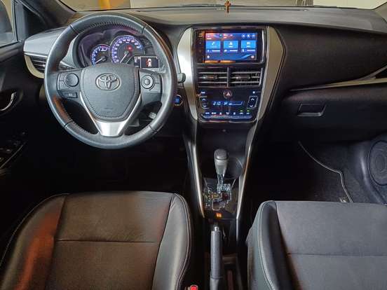 TOYOTA-YARIS-2019