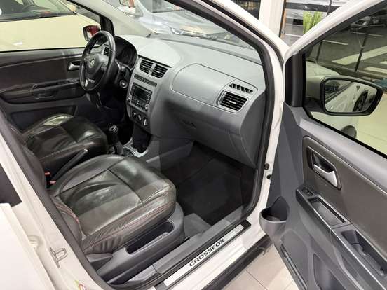 VOLKSWAGEN-CROSSFOX-1.6 MI FLEX 8V 4P MANUAL VOLKSWAGEN-CROSSFOX-2013