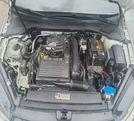 VOLKSWAGEN-GOLF-2015