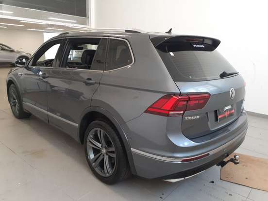 VOLKSWAGEN-TIGUAN-2021