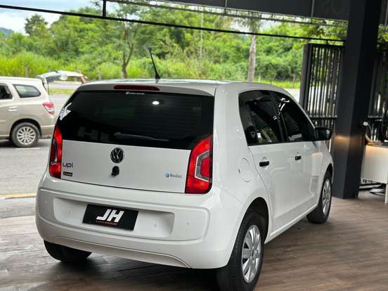VOLKSWAGEN-UP-2015