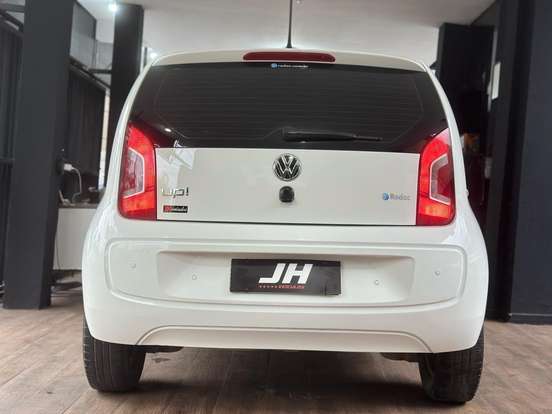 VOLKSWAGEN-UP-2015