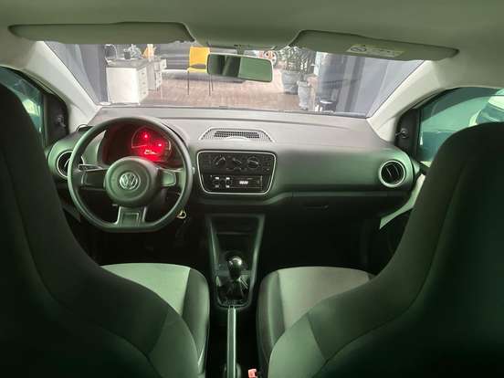 VOLKSWAGEN-UP-2015