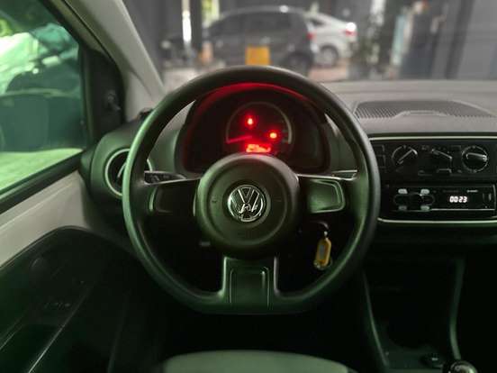 VOLKSWAGEN-UP-2015