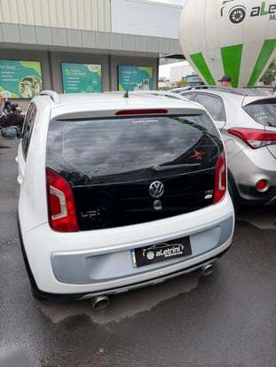 VOLKSWAGEN-UP-2016