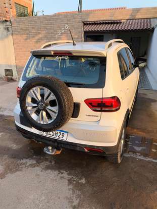 VOLKSWAGEN-CROSSFOX-2016