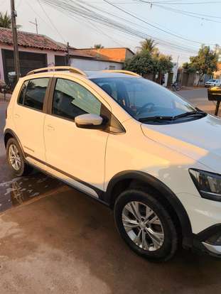 VOLKSWAGEN-CROSSFOX-2016