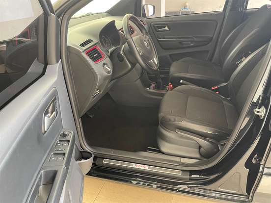 VOLKSWAGEN-FOX-1.6 MI ROCK IN RIO 8V FLEX 4P MANUAL VOLKSWAGEN-FOX-2013