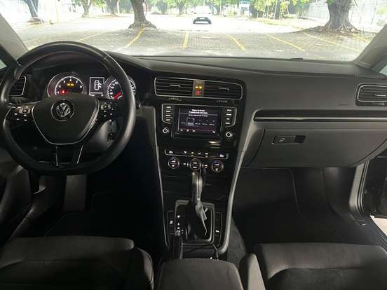 VOLKSWAGEN-GOLF-2015