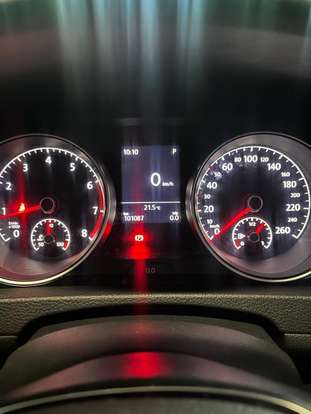 VOLKSWAGEN-GOLF-2015