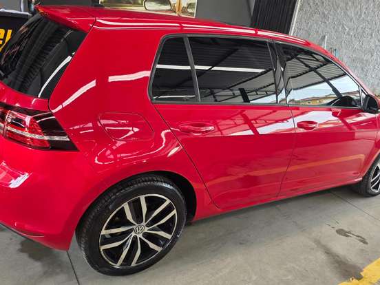 VOLKSWAGEN-GOLF-1.4 TSI HIGHLINE 16V GASOLINA 4P AUTOMÁTICO VOLKSWAGEN-GOLF-2013