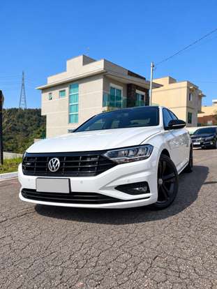 VOLKSWAGEN-JETTA-2018