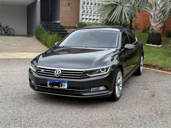 VOLKSWAGEN-PASSAT-2018
