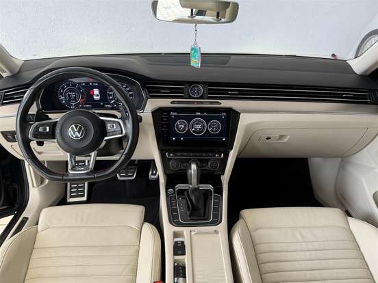 VOLKSWAGEN-PASSAT-2018
