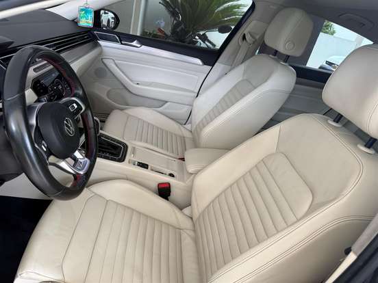 VOLKSWAGEN-PASSAT-2018