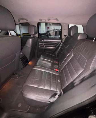 VOLKSWAGEN-TOUAREG-2010