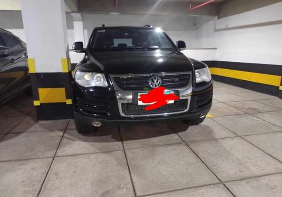 VOLKSWAGEN-TOUAREG-2010