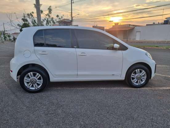 VOLKSWAGEN-UP-2017