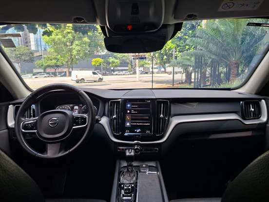 VOLVO-XC60-2.0 T5 GASOLINA MOMENTUM AWD GEARTRONIC VOLVO-XC60-2020