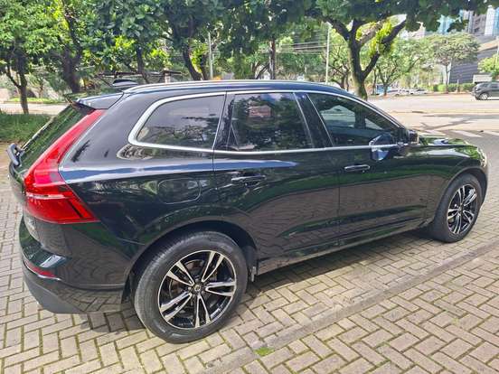 VOLVO-XC60-2020
