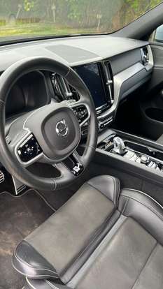 VOLVO-XC60-2018