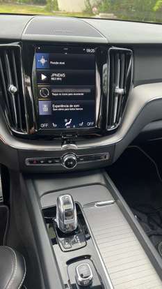 VOLVO-XC60-2018