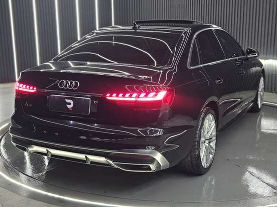 AUDI-A4-2022