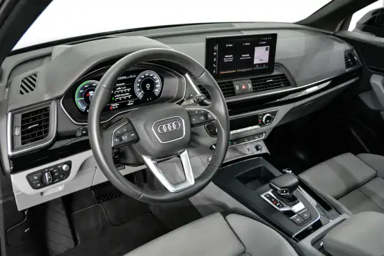 AUDI-Q5-2022